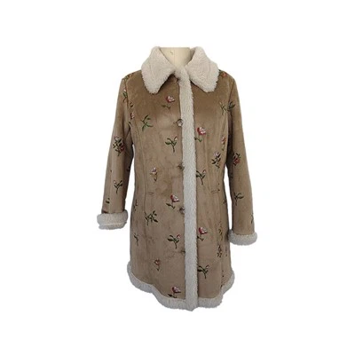Długi płaszcz ze sztucznego futerka z haftem kwiatowym