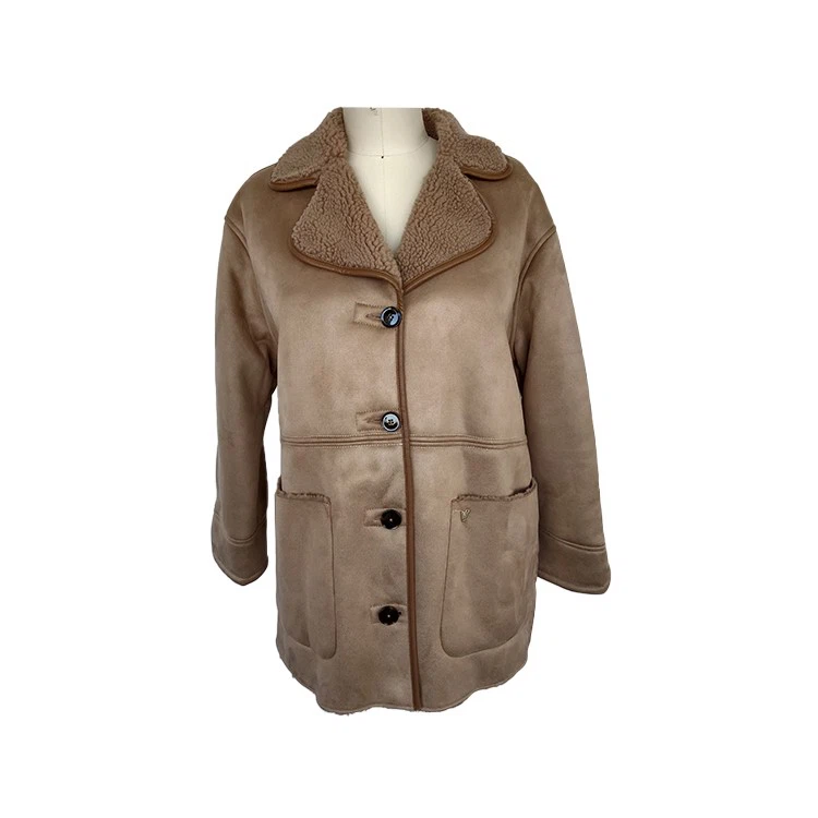 Damski płaszcz ze sztucznej owczej skóry w kolorze wielbłądzim